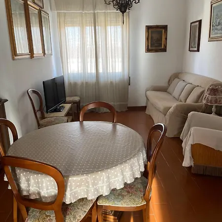 Dona * Marina di Massa