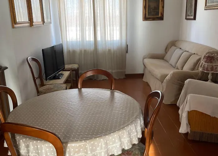 Dona * Marina di Massa